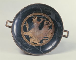 Coppa attica a figure rosse che raffigura una donna che suona un doppio flauto da Greek